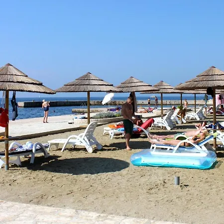 With Parking Space - 7012 * 波雷奇