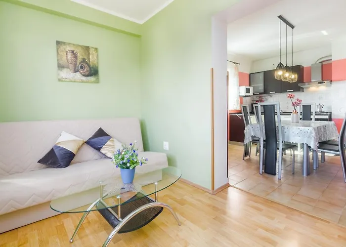 With Parking Space - 7012 Appartement